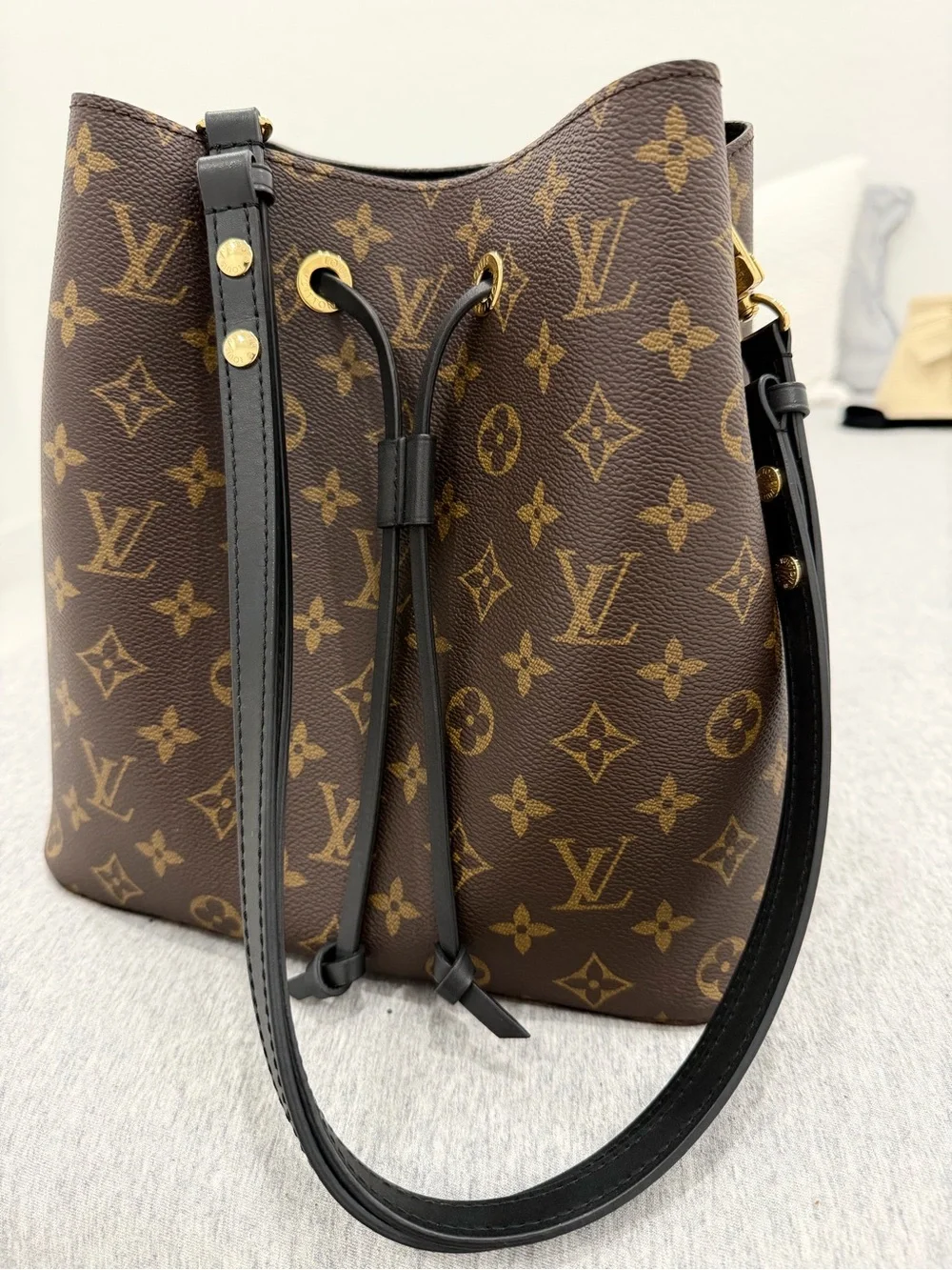 NEO NOE MM Louis Vuitton Monogram Canvas Bucket Shoulder Bag in Brown and Gold